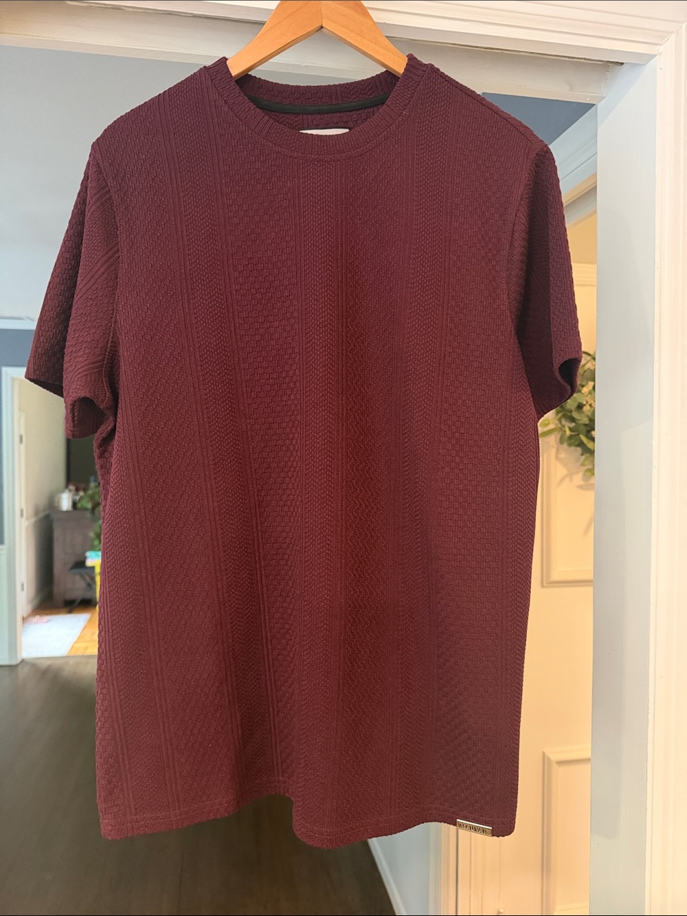Men's Mauvais Tanami Textured Stretch Tee in Maroon, Size XL